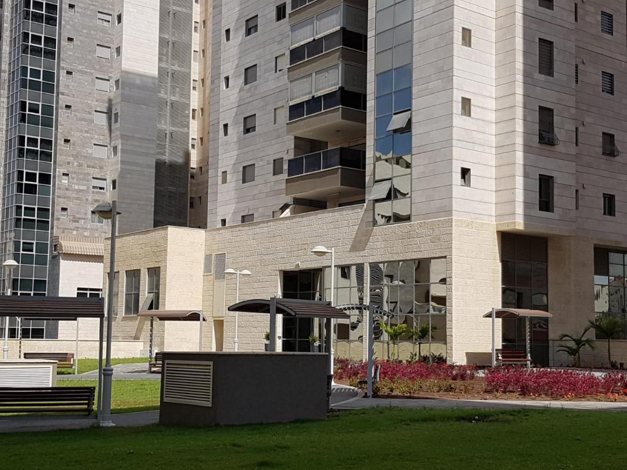 The Shining Star -A Beautiful 3 Bedroom Apartment Beersheba Ngoại thất bức ảnh